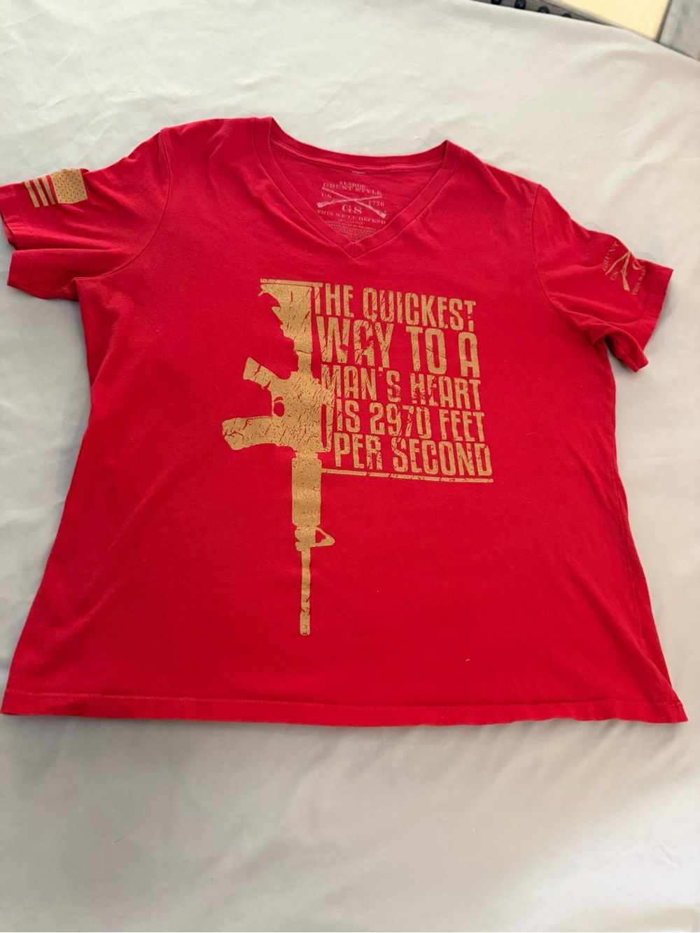 Grunt Style Red Short Sleeve Tee with Gold Rifle Graphic Women’s XL